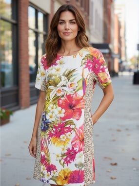 Clips Floral Print Short-Sleeve Shift Dress in White with Pink & Yellow Blooms